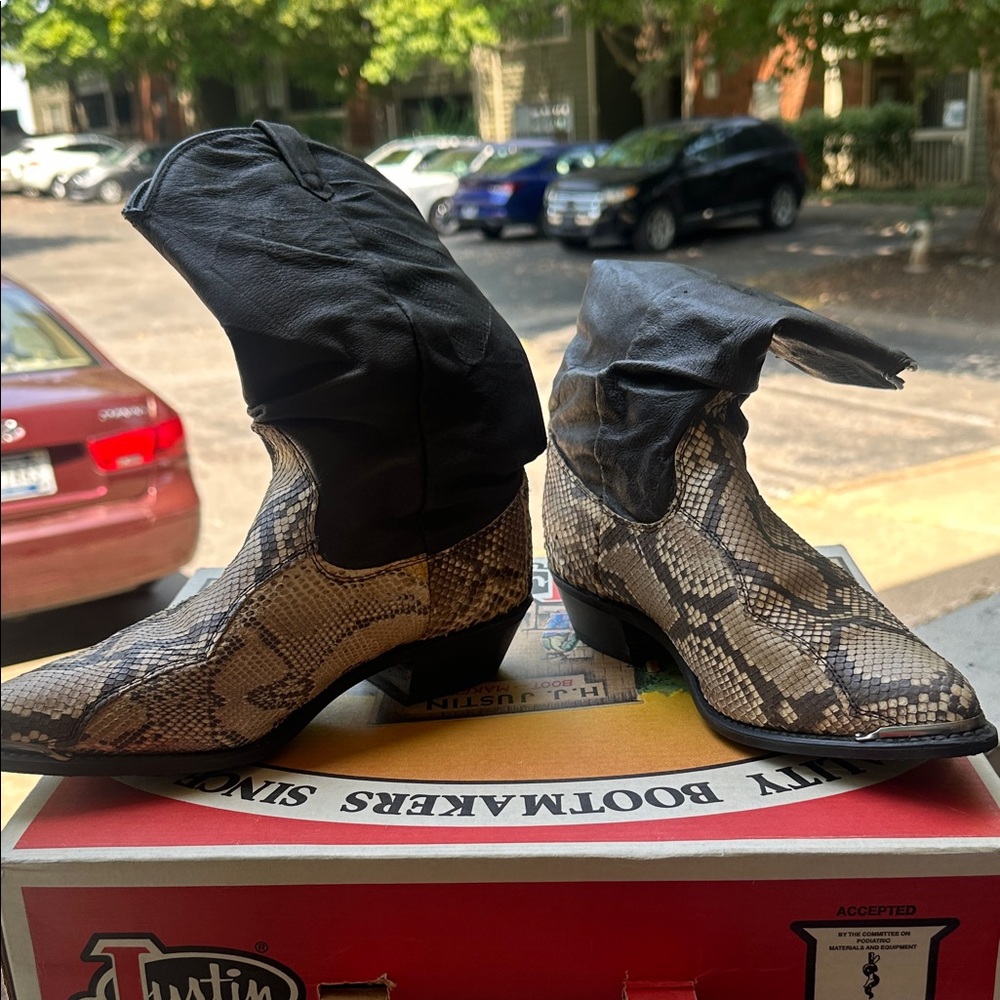 Justin Boots Black Cream apache snakeskin look. 6.5 box included original $100